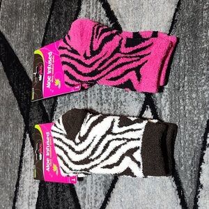 AIRPLUS 2- ZEBRA PRINT ALOE INFUSED MOISTURIZING CREW SOCKS
